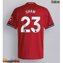 Camisa de Futebol Manchester United Luke Shaw #23 Equipamento Principal 2025-26 Manga Curta